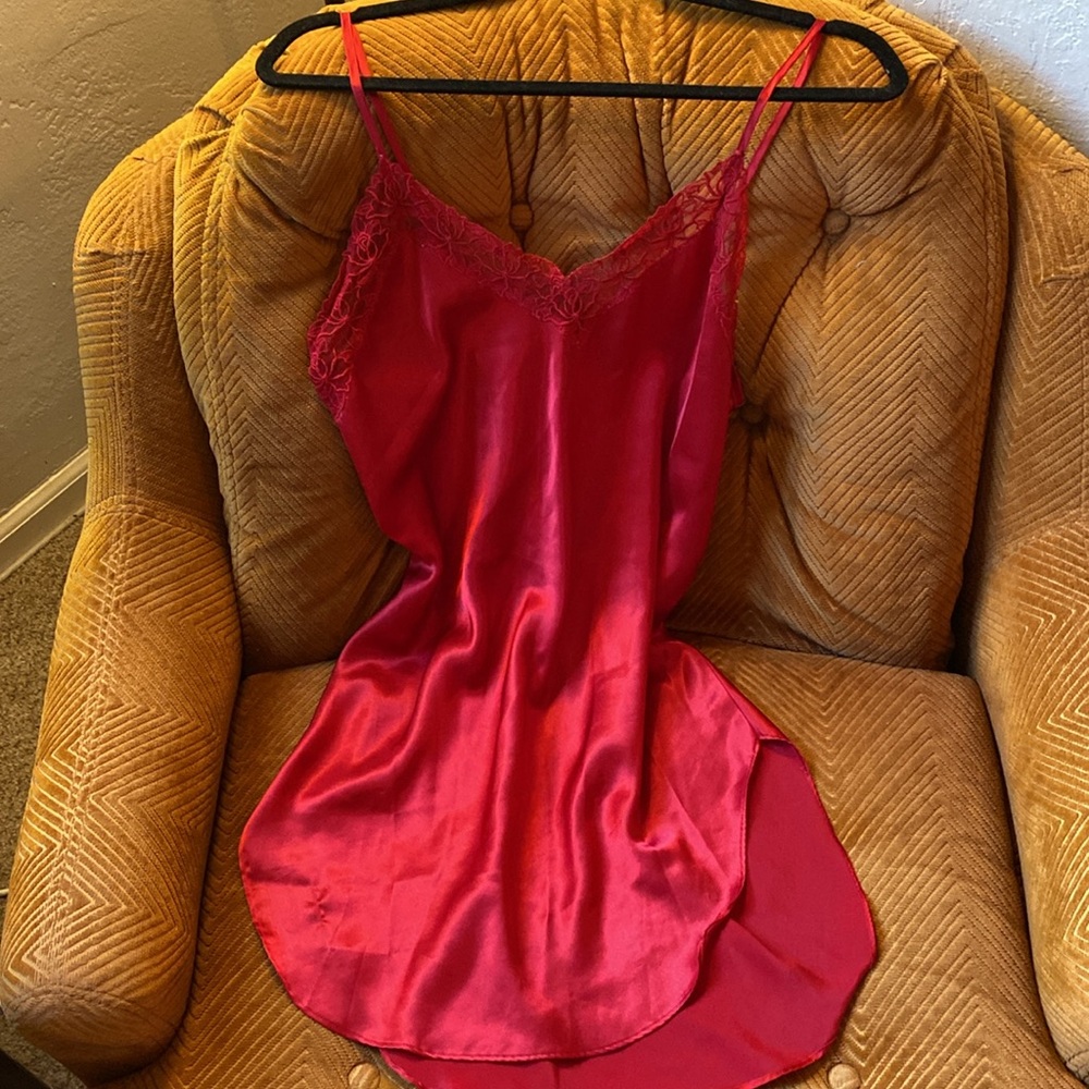 Vtg Victoria’s secret Red lace satin slip nightgown Gold label